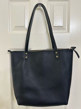 Portland Leather Black MEDIUM Zip-Top Tote